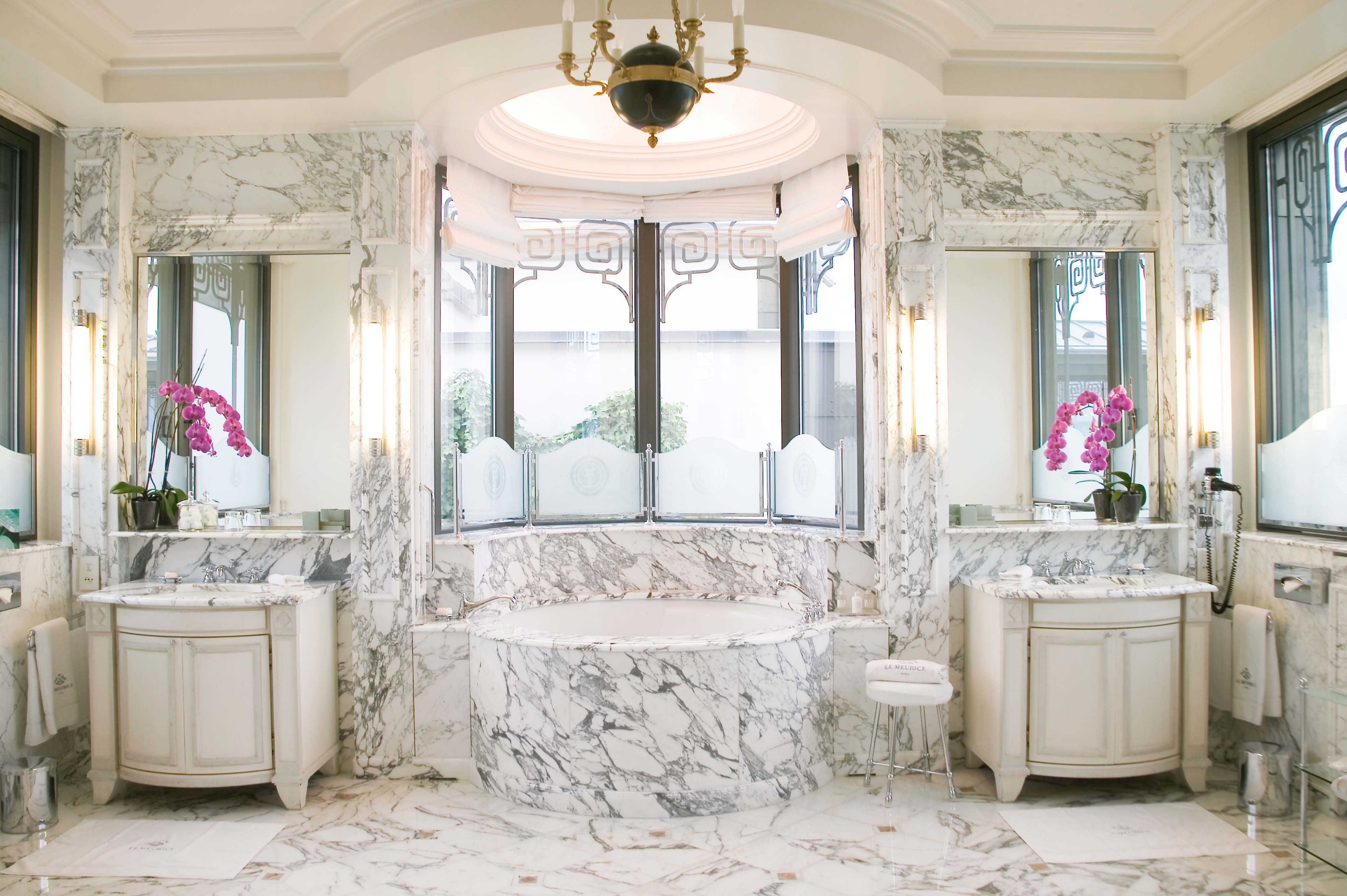 marble-bathroom-le-meurice-paris1