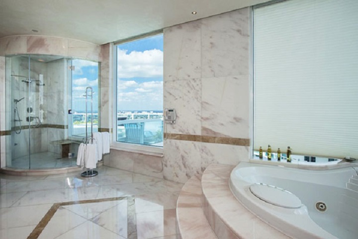 pharrell-williams-marble-bathroom